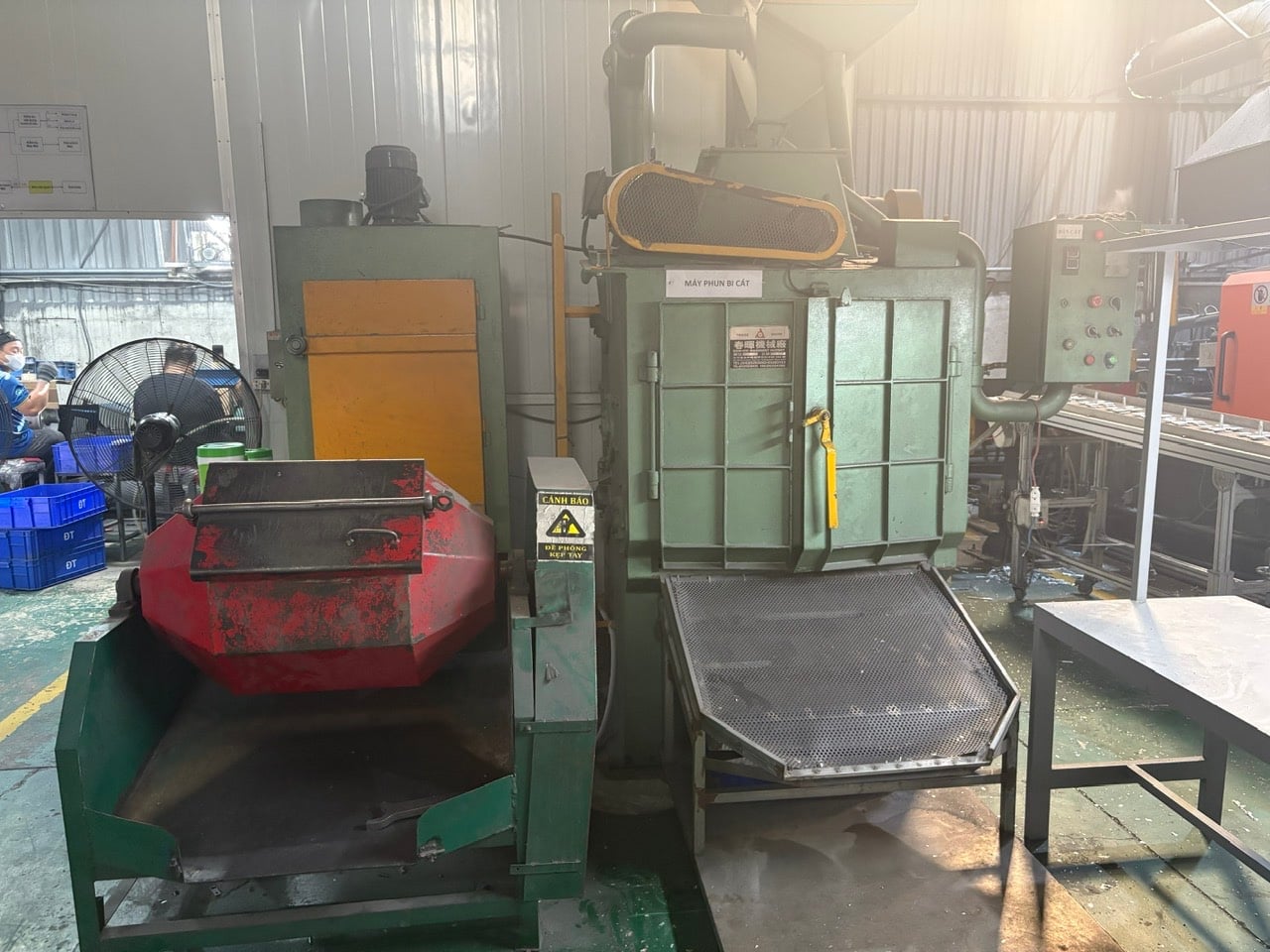 Sandblasting machine.jpg